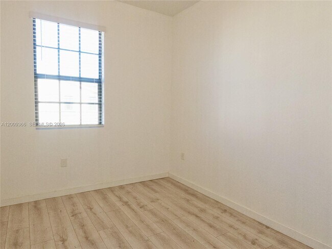 Building Photo - 1167 SW 7th Ct
