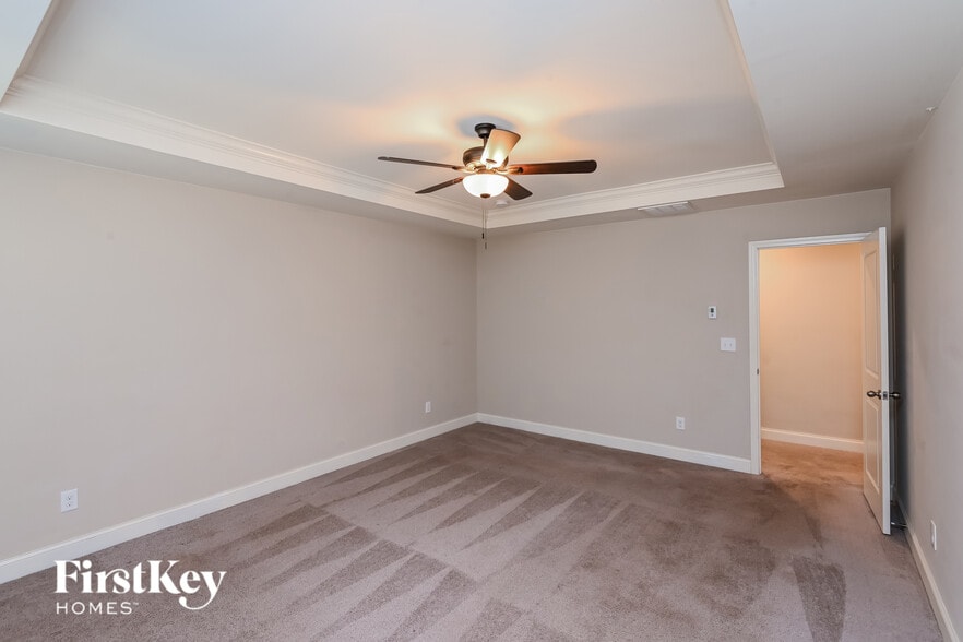 Building Photo - 9147 Marion Oaks Dr