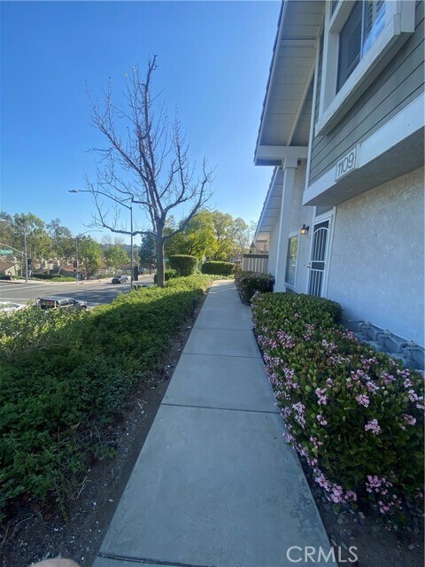 Building Photo - 1109 Golden Springs Dr