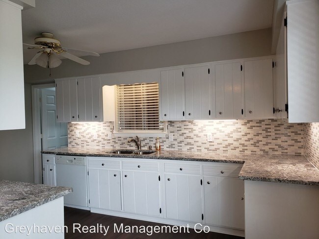 Building Photo - 3 br, 2.5 bath House - 4461 Suhrie Rd