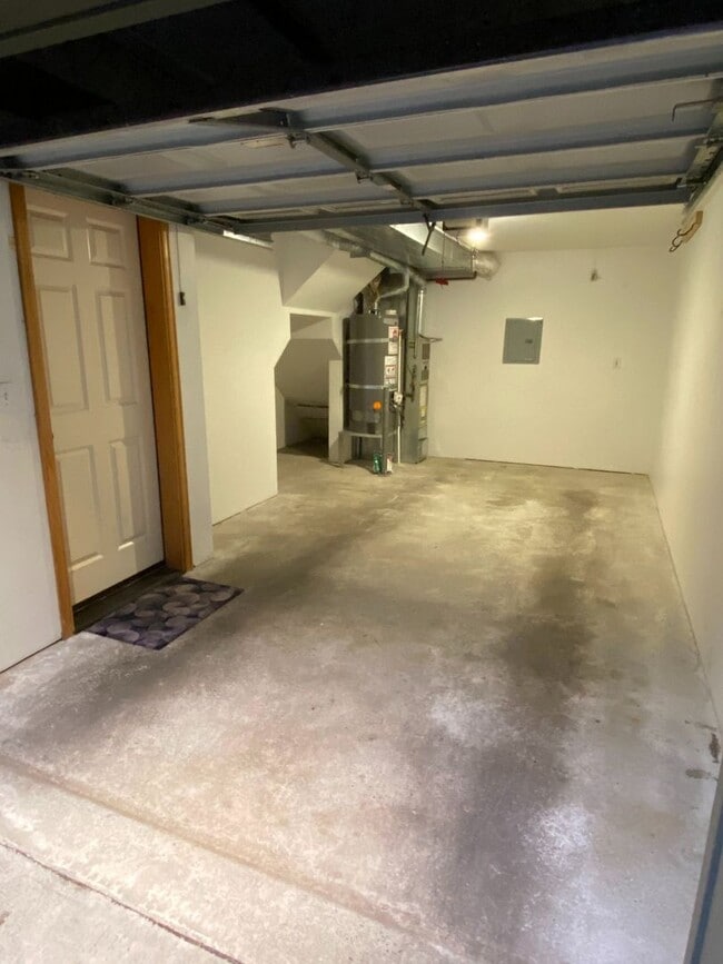 Building Photo - Appealing 3 bed / 1.5 bath townhouse in Greenwood/N Seattle