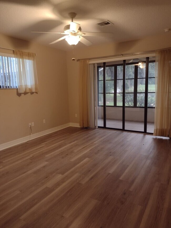 Building Photo - 592 Dowling Cir