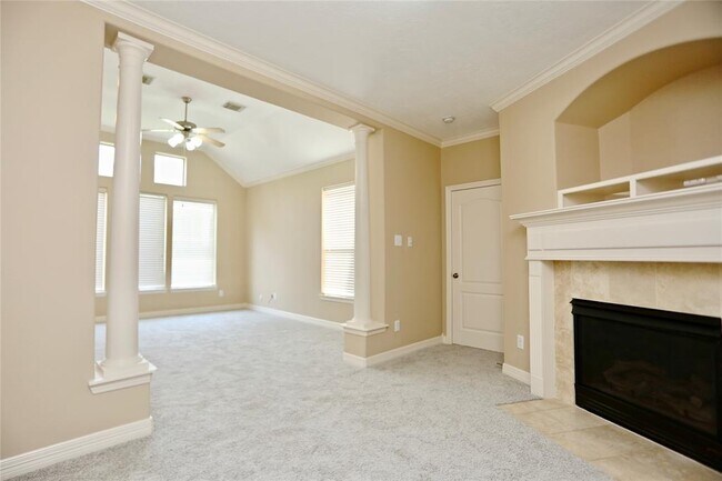 Building Photo - 14010 Norhill Pointe Dr