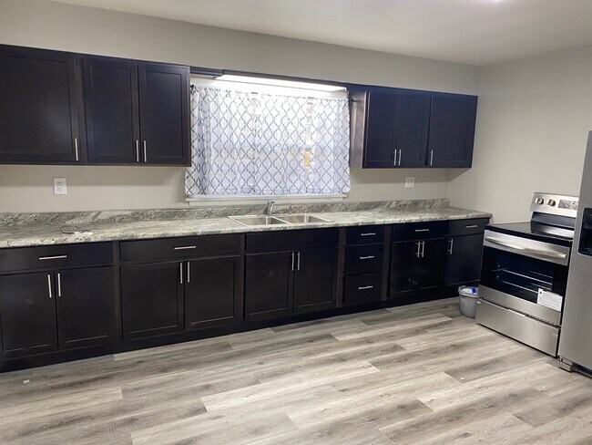 Building Photo - 3807 N Faber Ave