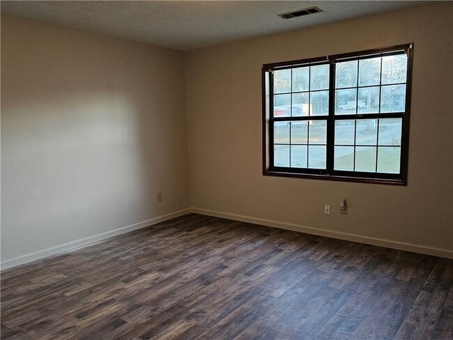 Building Photo - 2835 Springdale Rd