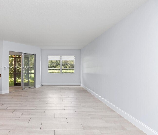Building Photo - 1110 SW 125th Ave