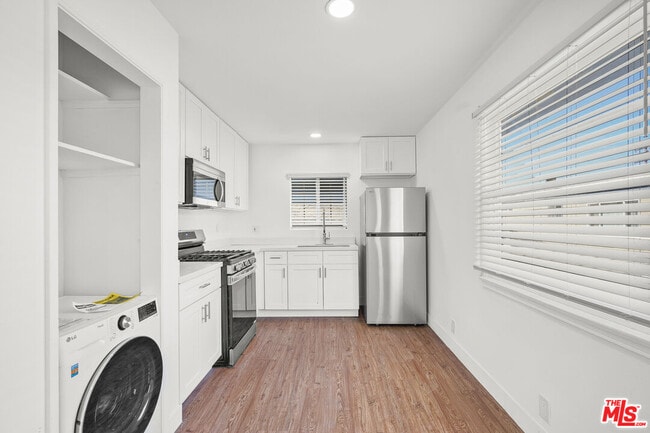Primary Photo - 530 Almond Ave