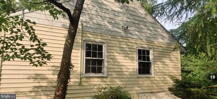 Building Photo - 1930 Pimmit Dr