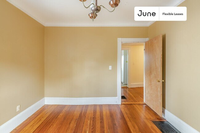 Building Photo - 28 Charnwood Rd