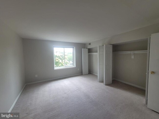 Building Photo - 9730 Kingsbridge Dr