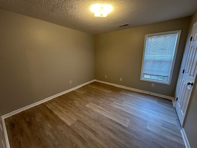 Building Photo - 118 Railroad Ridge Rd