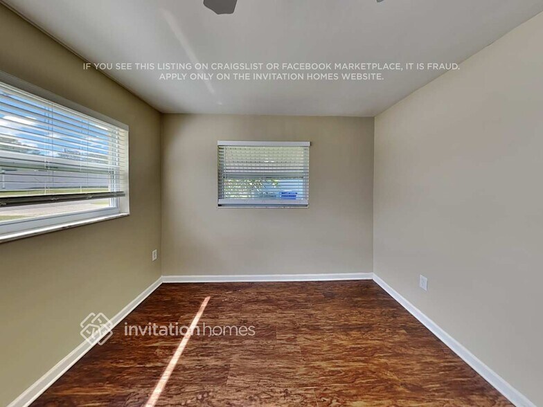 Building Photo - 1926 Valley Dr