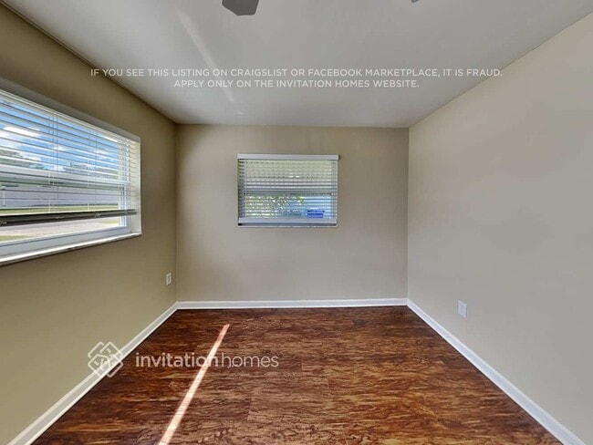 Building Photo - 1926 Valley Dr