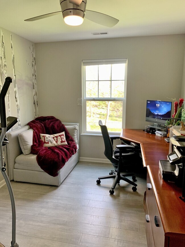 Building Photo - 104 Emerald Dr