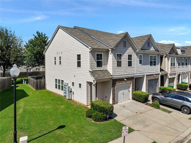 Building Photo - 2705 Avanti Way