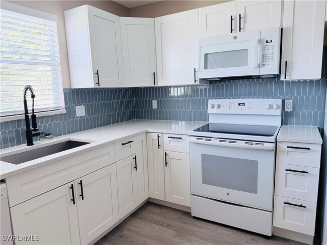 Building Photo - 1590 Trafalgar Ln