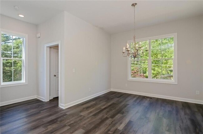 Building Photo - 2814 Woodland Terrace