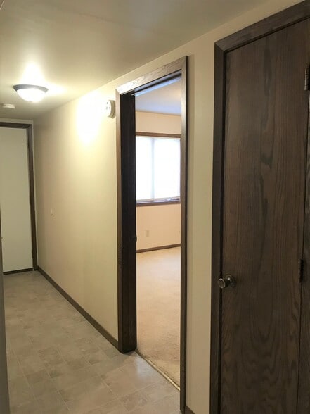 Building Photo - 408 Holly Ln