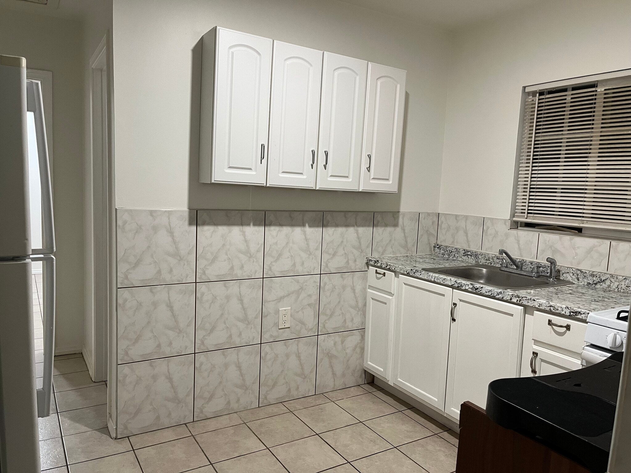 Building Photo - 4105 W 103rd St