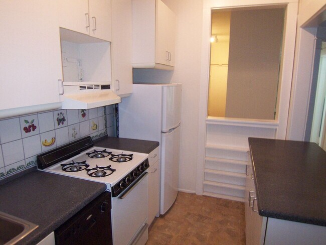 Building Photo - Centrally Located 1BR/1BA in Dupont Circle...