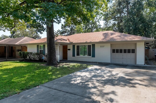 Primary Photo - 2227 Libbey Dr