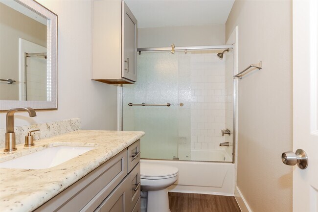 Building Photo - 15518 4 Leaf Dr