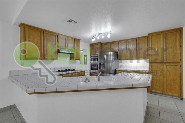 Building Photo - 1330 Kingswood Dr