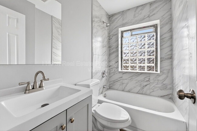 Building Photo - 1153 E 20th Ave