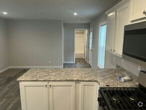 Building Photo - 123 Lynn Ln