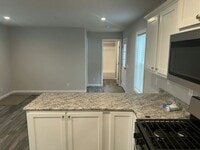 Building Photo - 123 Lynn Ln