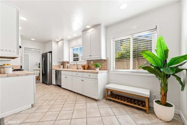 Building Photo - 5402 Anthony Ave