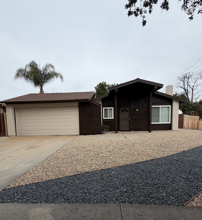 Building Photo - Single story 4 bedroom