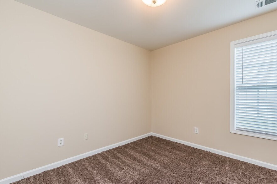 Building Photo - 5792 Castlebrook Dr
