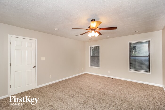 Building Photo - 5756 Lake Ct