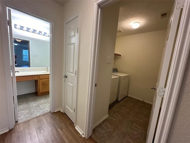 Building Photo - 7706 Sagemark Ridge Dr