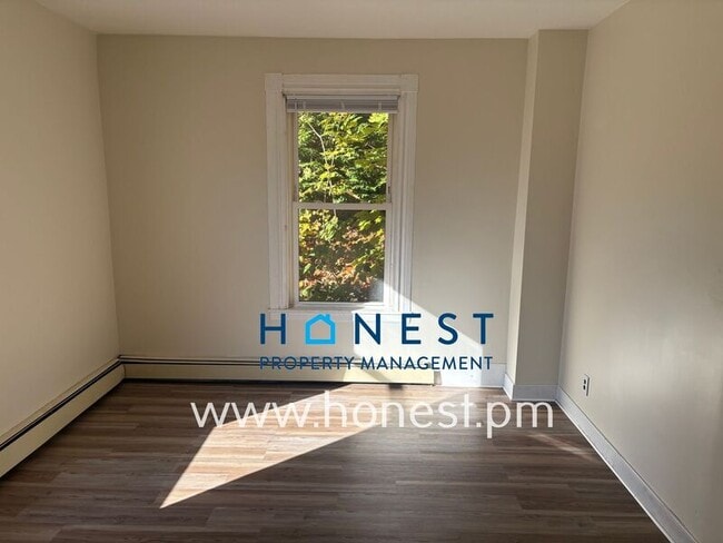 Building Photo - 7 Drummond St