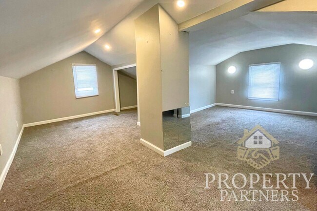Building Photo - 4929 Kingsley Dr