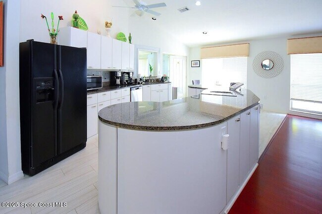 Building Photo - 101 Island Grove Dr