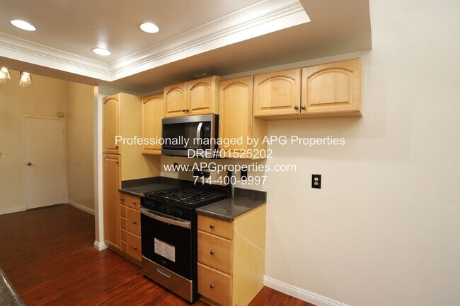 Building Photo - 2 Bed + 2 bath split level Condo with a 2 ...