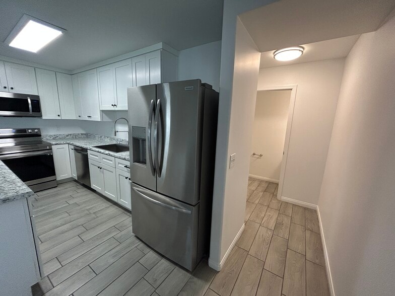 Building Photo - 9208 W Coolidge St