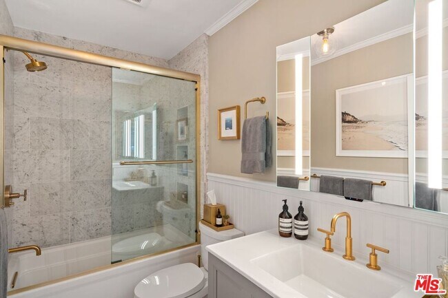 Building Photo - 960 Larrabee St