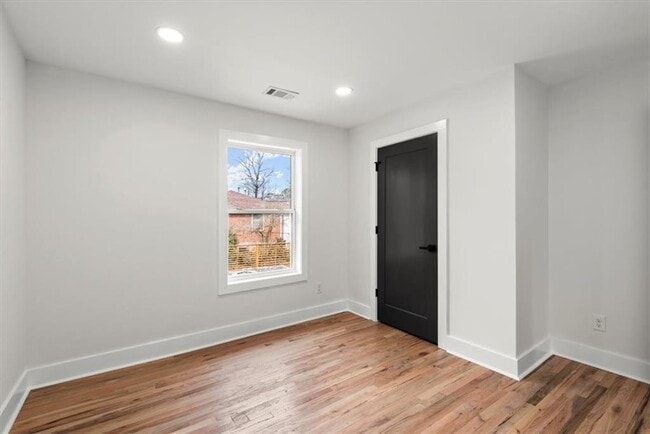 Building Photo - 1552 N Ellington St SE