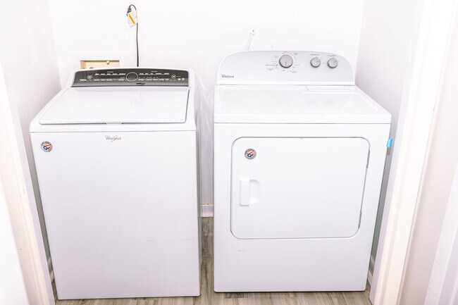 Building Photo - 9808 Emerald Point Dr