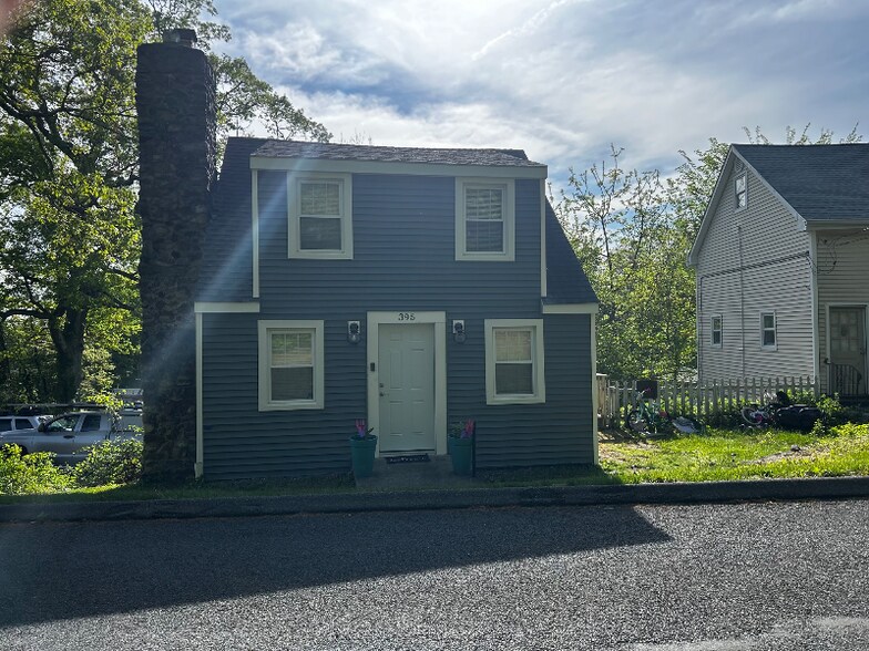 Building Photo - 395 Old Waterbury Rd