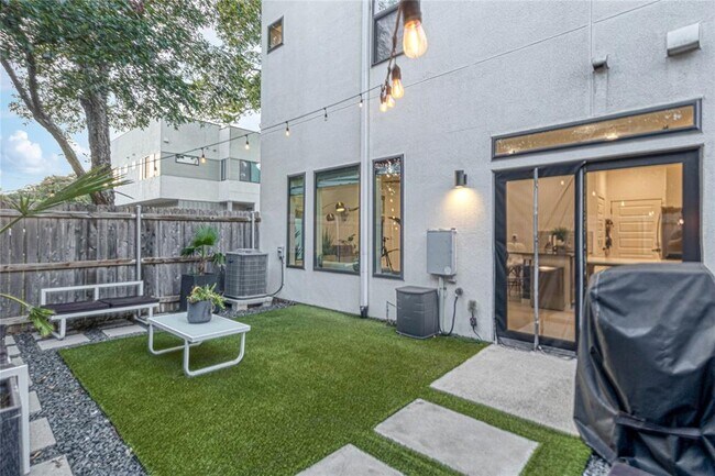 Building Photo - 6409 Berkman Dr