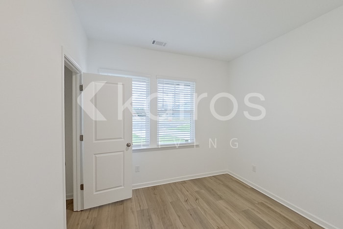 Building Photo - 115 Silver Maple Ln