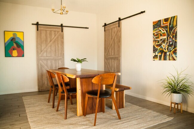 Building Photo - 1314 S 8th Ave