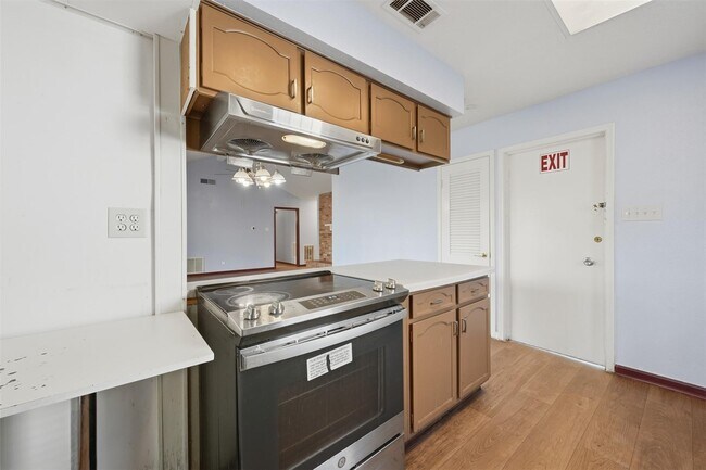 Building Photo - 7015 Pella Dr
