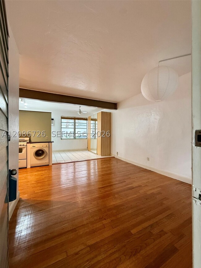 Building Photo - 135 3rd St
