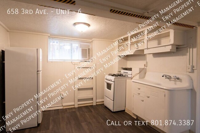 Building Photo - 658 3rd Ave